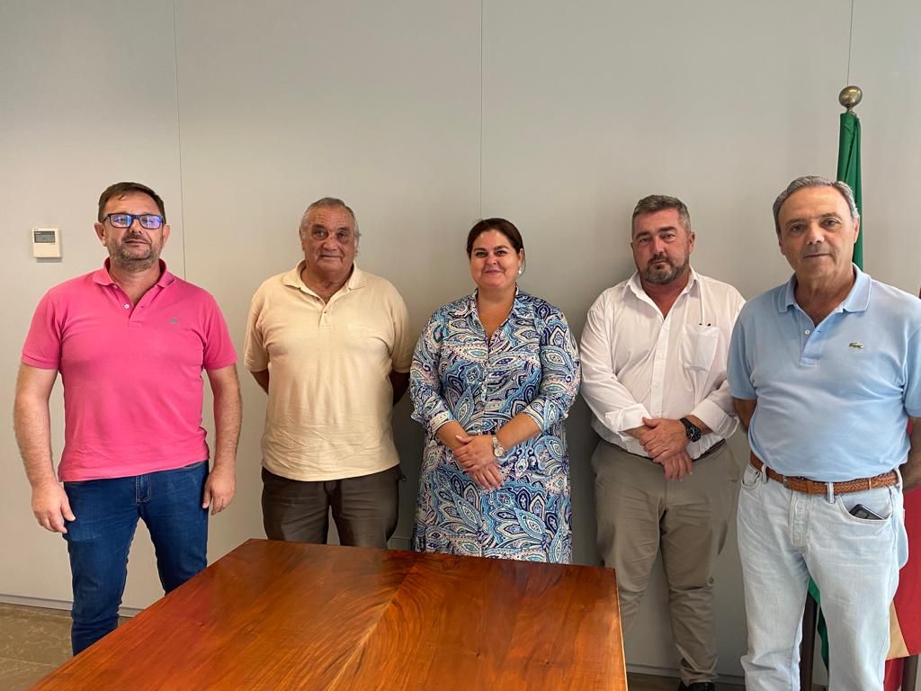 AGRICULTORES Delegada Territorial de Medio Ambiente de la Junta de Andalucía Inmaculada Gallardo